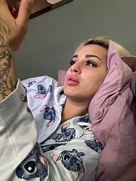 Snapshot of Giullyaxx chatting on September 30, 2025, 8:48 pm Giullyaxx online show from September 30, 2025, 8:48 pm