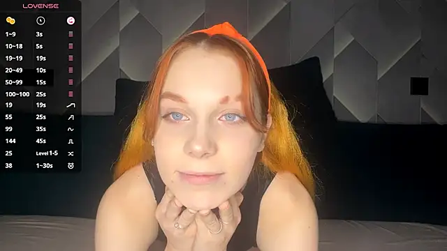 Snapshot of FoxLina chatting on December 4, 2025, 7:57 pm FoxLina online show from December 4, 2025, 7:57 pm