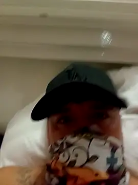 Snapshot of BentBolo chatting on November 20, 2025, 1:01 pm BentBolo online show from November 20, 2025, 1:01 pm