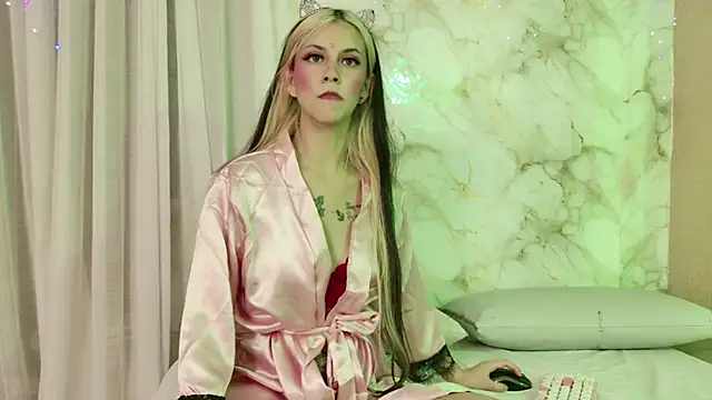 yliria010 online show from November 23, 2025, 4:00 am