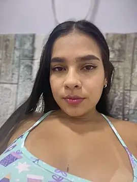 Snapshot of Valery_lux16 chatting on April 28, 2026, 5:12 am Valery lux16 online show from April 28, 2026, 5:12 am