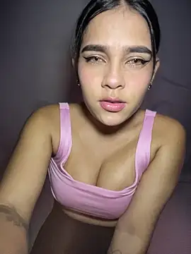 Snapshot of Valery_lux16 chatting on May 24, 2026, 12:32 am Valery lux16 online show from May 24, 2026, 12:32 am