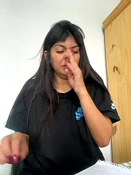 Snapshot of Bulma04 chatting on November 7, 2025, 2:43 pm Bulma04 online show from November 7, 2025, 2:43 pm