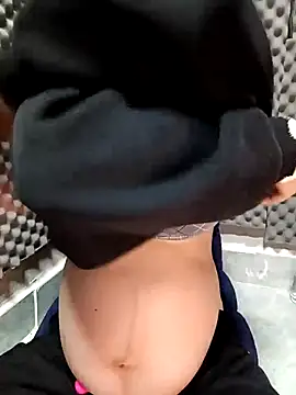 Pipi23  online show from December 19, 2025, 2:41 pm