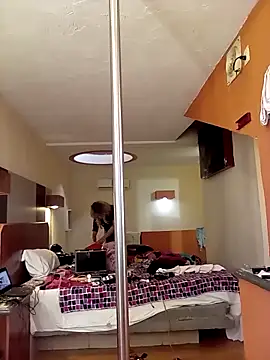 Snapshot of transreyna chatting on January 1, 2025, 8:58 pm transreyna online show from January 1, 2025, 8:58 pm