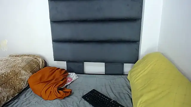 Juiceybileh online show from November 16, 2025, 9:08 pm