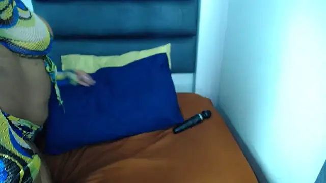 Juiceybileh online show from November 26, 2025, 9:42 am