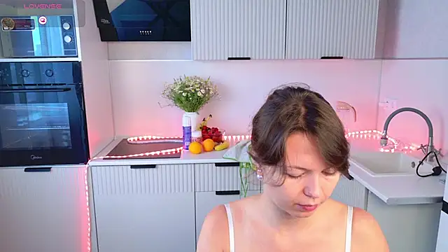 EllaCanny online show from May 26, 2026, 5:05 am