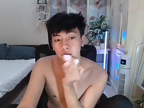 niel cumshow online show from November 18, 2025, 6:44 pm