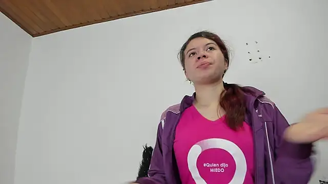 Snapshot of Valen_tina chatting on October 10, 2025, 12:28 pm Valen tina online show from October 10, 2025, 12:28 pm