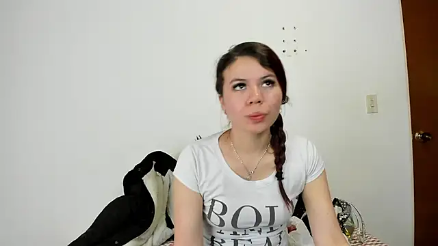 Snapshot of Valen_tina chatting on October 15, 2025, 12:24 pm Valen tina online show from October 15, 2025, 12:24 pm