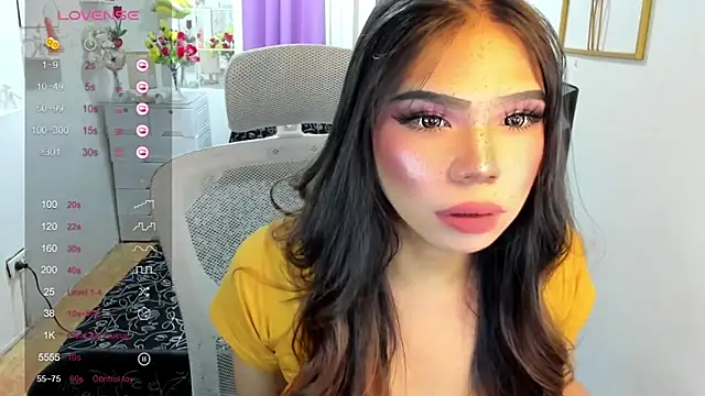 Snapshot of Lovely_naughtyLeii chatting on October 15, 2025, 5:32 pm Lovely naughtyLeii online show from October 15, 2025, 5:32 pm