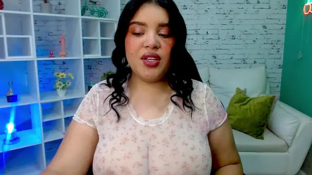 Snapshot of loaizalust chatting on November 8, 2025, 5:38 pm loaizalust online show from November 8, 2025, 5:38 pm