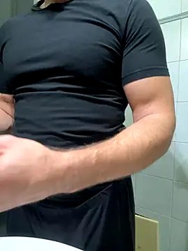 giovan2020 online show from November 17, 2025, 10:47 pm