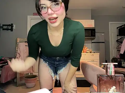 Snapshot of LunaMilav chatting on October 11, 2025, 2:12 am LunaMilav online show from October 11, 2025, 2:12 am