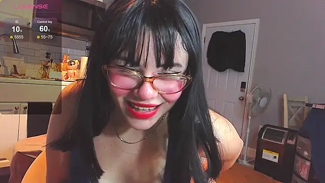 Snapshot of LunaMilav chatting on October 18, 2025, 12:12 am LunaMilav online show from October 18, 2025, 12:12 am