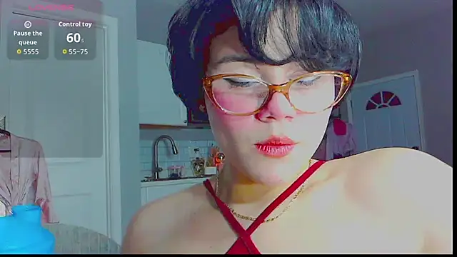 Snapshot of LunaMilav chatting on October 5, 2025, 1:51 am LunaMilav online show from October 5, 2025, 1:51 am