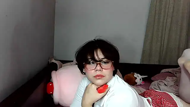 Snapshot of LunaMilav chatting on September 25, 2025, 4:07 am LunaMilav online show from September 25, 2025, 4:07 am