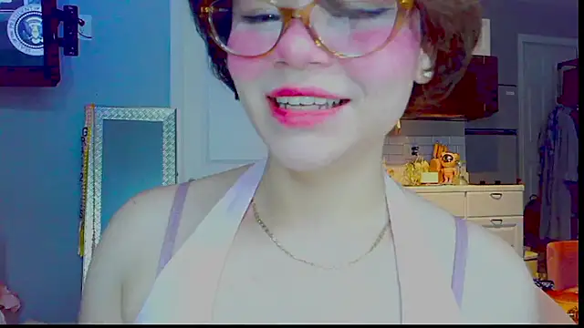 Snapshot of LunaMilav chatting on September 28, 2025, 4:19 am LunaMilav online show from September 28, 2025, 4:19 am
