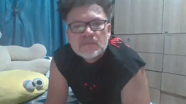 Snapshot of xanderdinis chatting on October 11, 2025, 2:01 am xanderdinis online show from October 11, 2025, 2:01 am