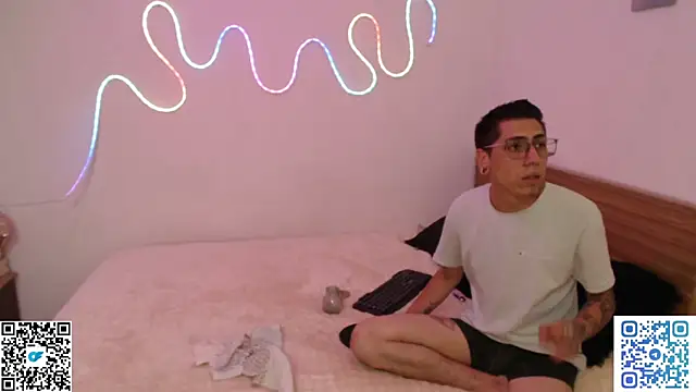 zoe-mate14 online show from April 10, 2026, 4:52 am