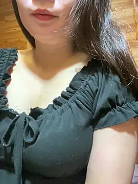 violet-00 online show from May 18, 2026, 12:22 am