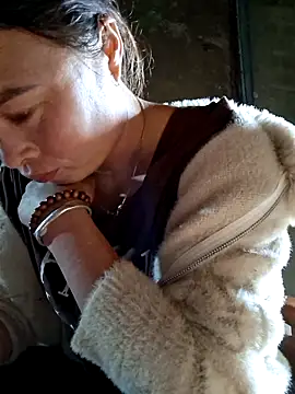 xuxulovezz online show from March 18, 2026, 1:53 am