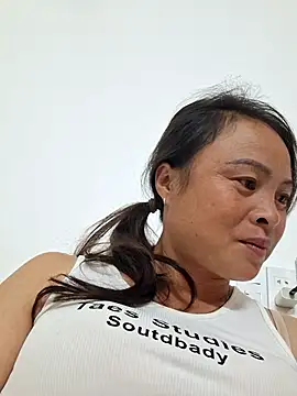 xuxulovezz online show from November 14, 2025, 12:53 pm