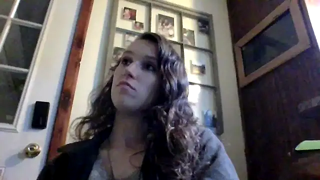 brunettebabexo3 online show from December 1, 2025, 11:38 pm