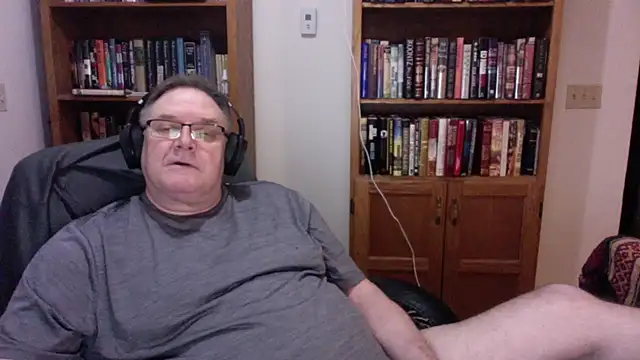 Snapshot of Vinyl22@xh chatting on June 1, 2026, 5:40 am Vinyl22xh online show from June 1, 2026, 5:40 am