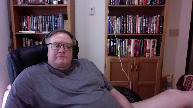 Snapshot of Vinyl22@xh chatting on June 16, 2026, 12:10 am Vinyl22xh online show from June 16, 2026, 12:10 am