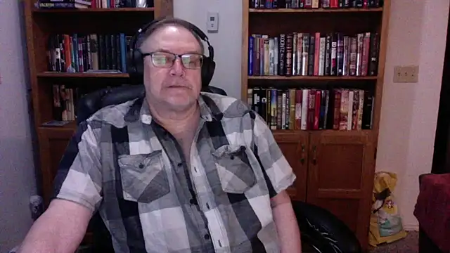 Snapshot of Vinyl22@xh chatting on May 11, 2026, 1:18 am Vinyl22xh online show from May 11, 2026, 1:18 am