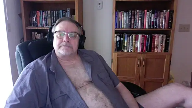 Snapshot of Vinyl22@xh chatting on April 22, 2026, 6:04 pm Vinyl22xh online show from April 22, 2026, 6:04 pm