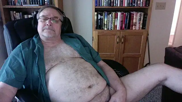 Snapshot of Vinyl22@xh chatting on April 28, 2026, 10:03 pm Vinyl22xh online show from April 28, 2026, 10:03 pm
