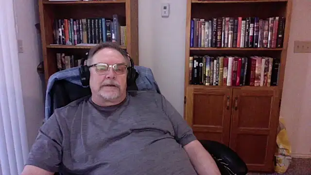Snapshot of Vinyl22@xh chatting on April 16, 2026, 12:22 am Vinyl22xh online show from April 16, 2026, 12:22 am