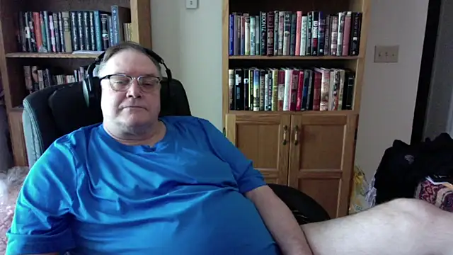 Snapshot of Vinyl22@xh chatting on July 14, 2026, 6:03 pm Vinyl22xh online show from July 14, 2026, 6:03 pm