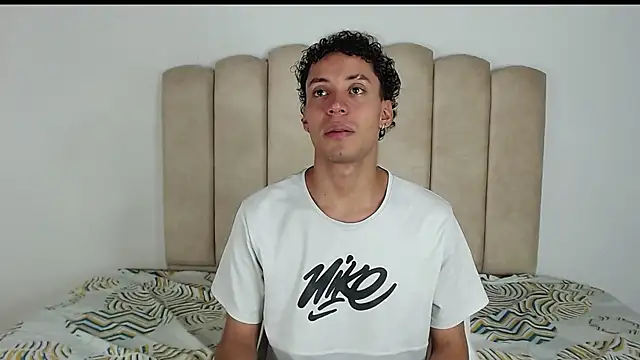 aroncooper1 online show from October 29, 2025, 5:06 am