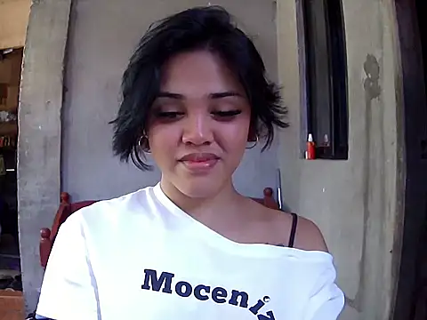 Yuriidelaveigne online show from February 25, 2026, 4:23 am