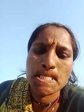 Pooja6060 online show from October 18, 2025, 10:50 am