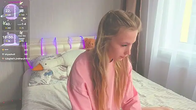 Snapshot of BarelyBliss chatting on October 10, 2025, 8:48 am BarelyBliss online show from October 10, 2025, 8:48 am