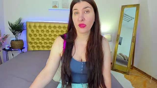 TrishaDarks online show from May 25, 2026, 5:07 am