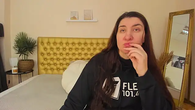 TrishaDarks online show from February 16, 2026, 6:12 am