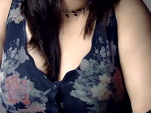 Snapshot of Aaliya02 chatting on November 15, 2025, 8:24 pm Aaliya02 online show from November 15, 2025, 8:24 pm