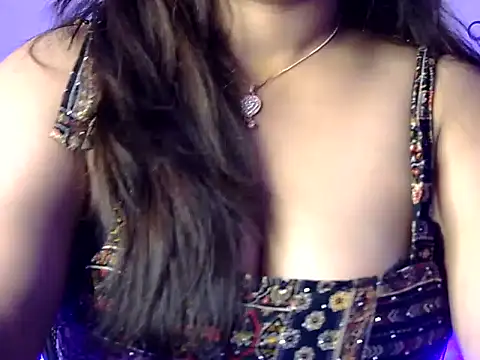 Aaliya02 online show from April 23, 2026, 10:11 am