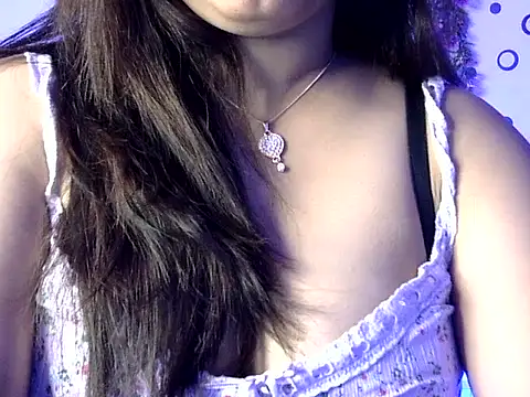 Aaliya02 online show from April 22, 2026, 9:27 am
