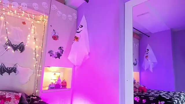 VictoriaBaass online show from October 15, 2025, 12:13 pm