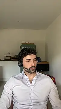Snapshot of eauminerale chatting on April 30, 2026, 11:39 am eauminerale online show from April 30, 2026, 11:39 am
