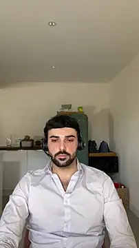 Snapshot of eauminerale chatting on March 23, 2026, 9:42 am eauminerale online show from March 23, 2026, 9:42 am