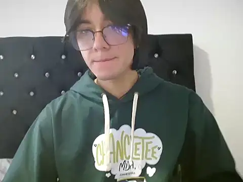 Snapshot of Matti_Mendez_ chatting on June 22, 2026, 1:30 pm Matti Mendez online show from June 22, 2026, 1:30 pm