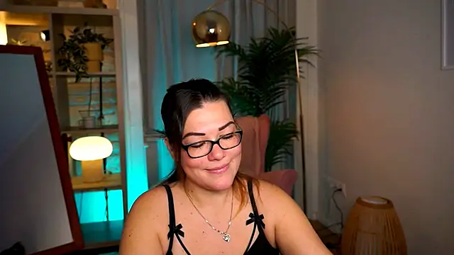 Snapshot of mrs_fllowerr chatting on December 2, 2025, 5:03 pm mrs fllowerr online show from December 2, 2025, 5:03 pm